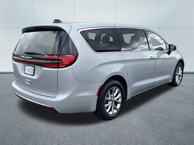 Used 2023 Chrysler Pacifica Touring-L AWD/4WD image 3
