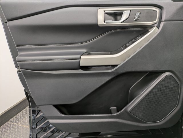 Certified 2022 Ford Explorer XLT w/ Equipment Group 202A image 8