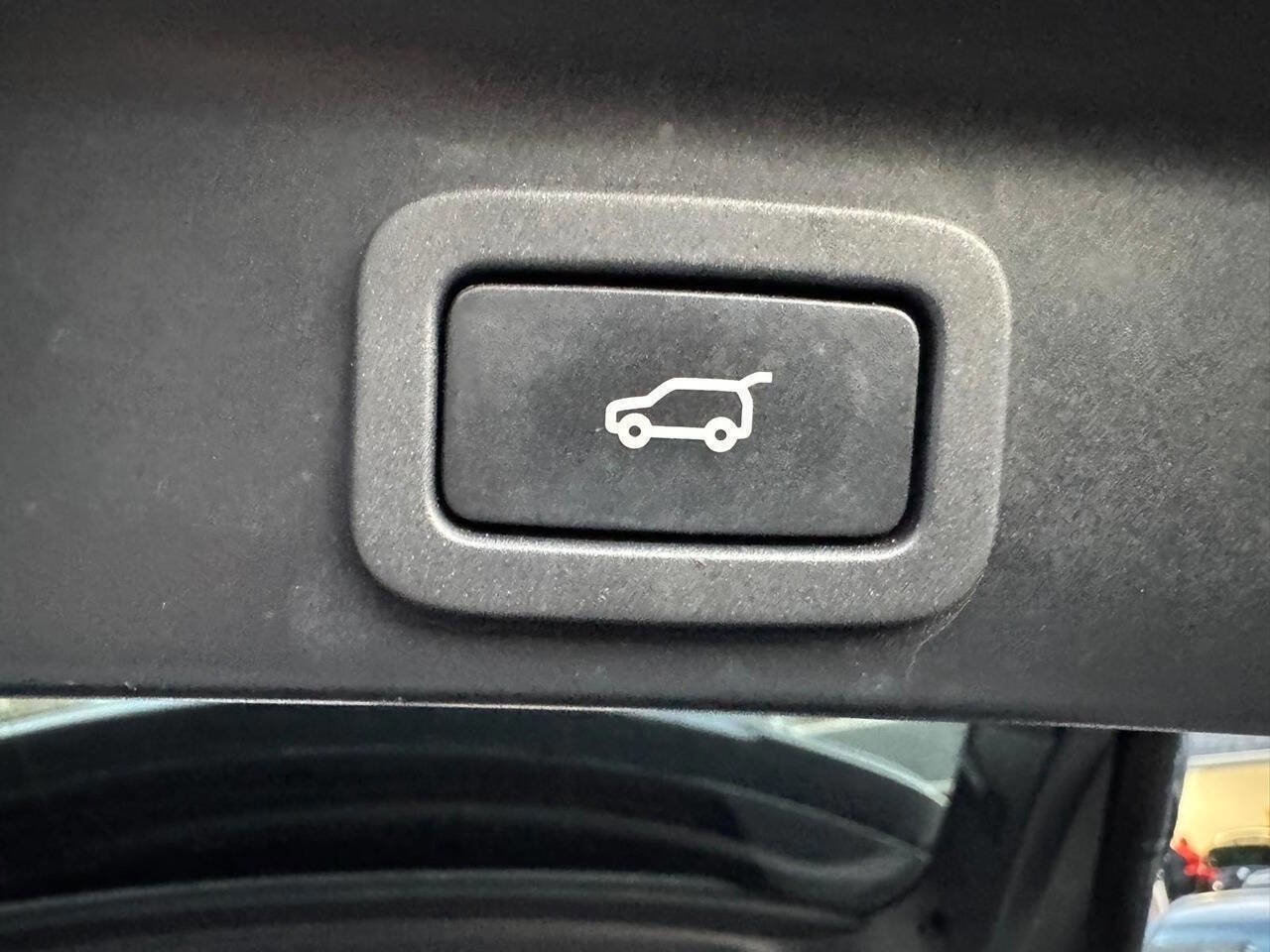 Used 2017 Jaguar F-PACE Premium image 44