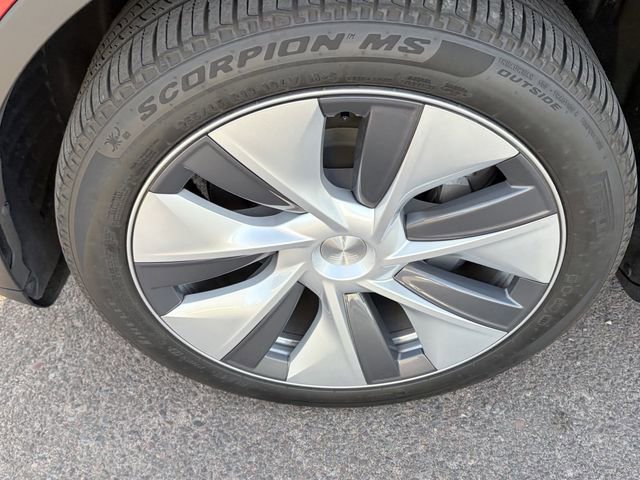 Used 2024 Tesla Model Y Long Range AWD/4WD image 4