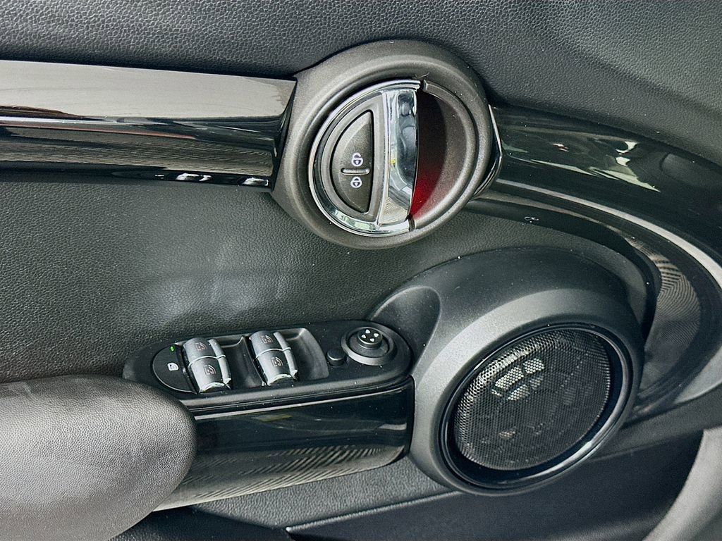 Used 2016 MINI Cooper S image 17