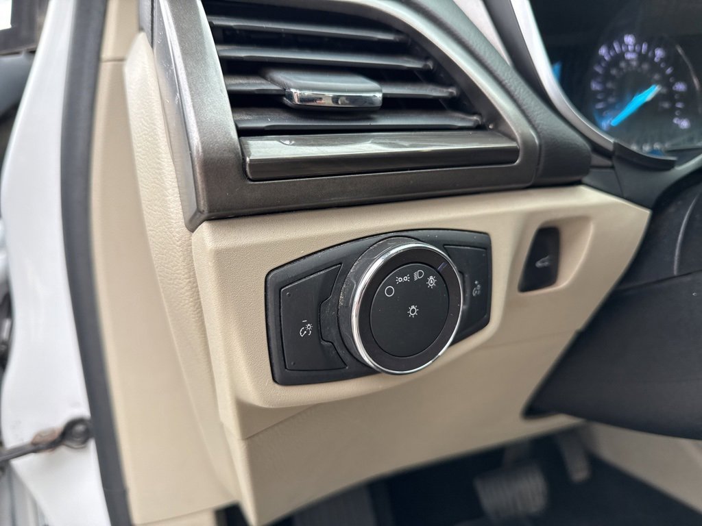 Used 2019 Ford Fusion SEL image 12