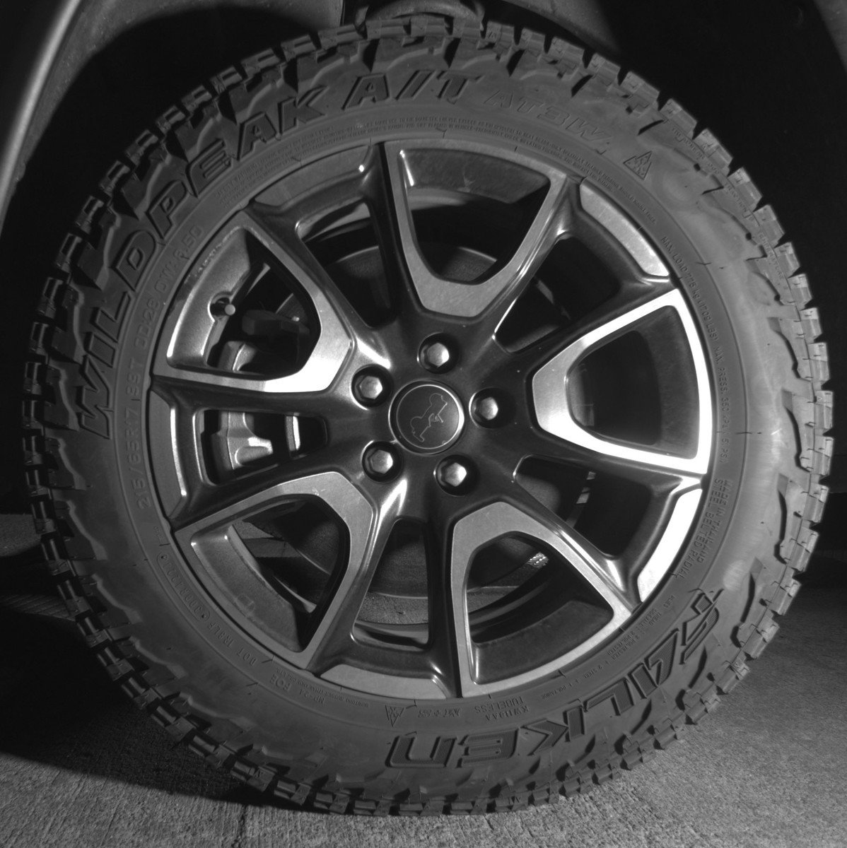 Used 2025 Jeep Compass Trailhawk image 12