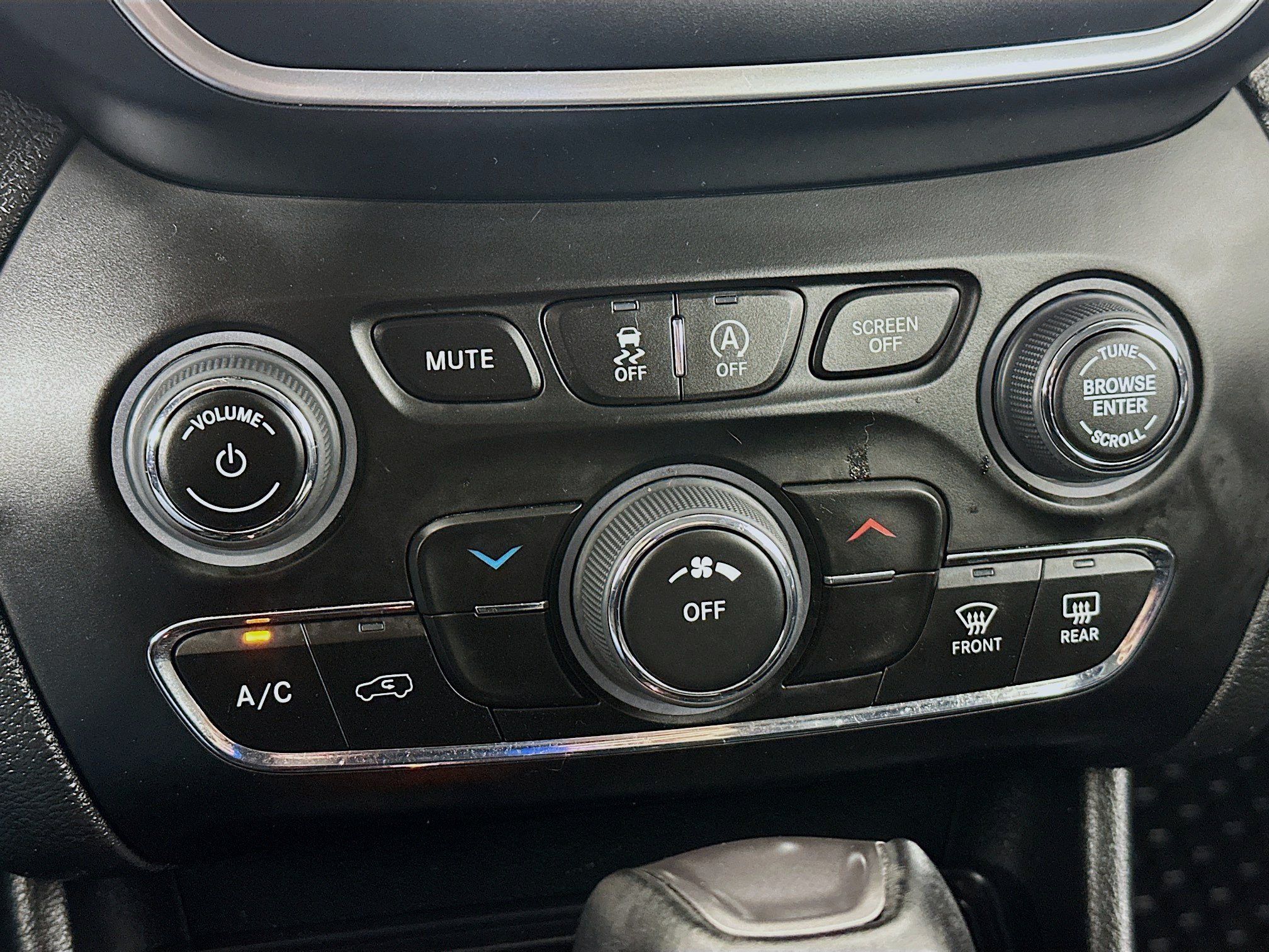 Used 2022 Jeep Cherokee Latitude w/ Sun & Sound Group AWD/4WD image 23