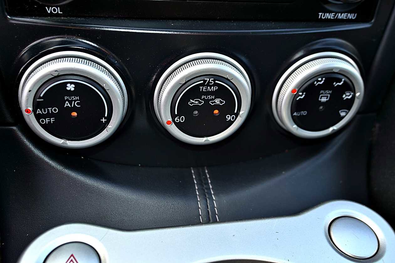 Used 2016 Nissan 370Z Coupe RWD image 22