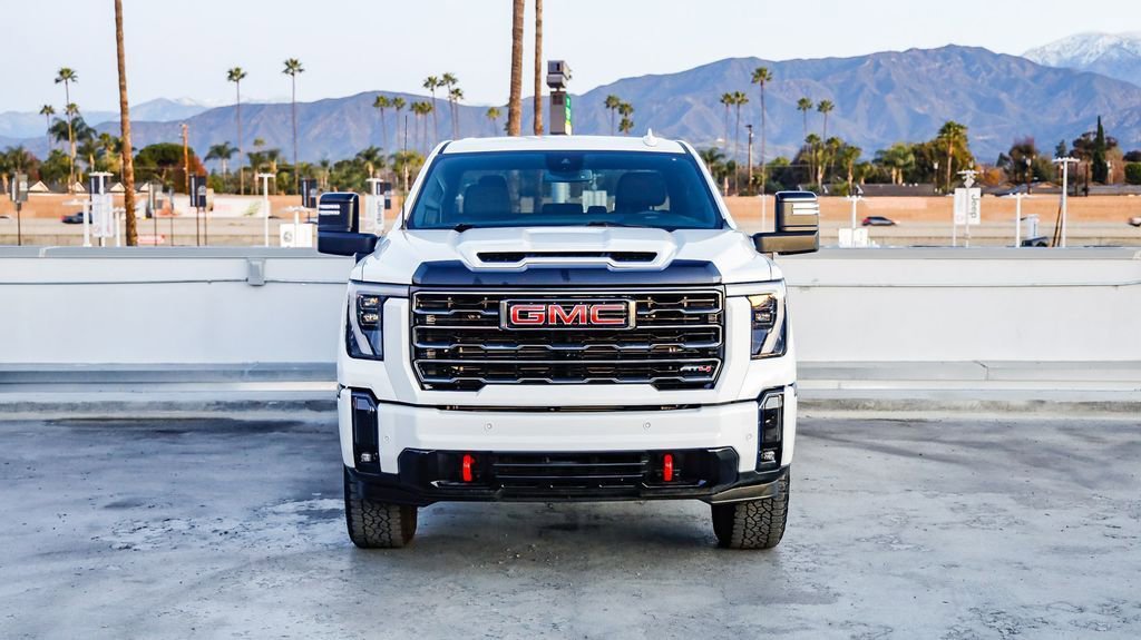 Used 2025 GMC Sierra 2500 AT4 image 3