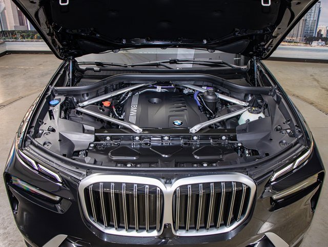 Used 2025 BMW X7 xDrive40i w/ Executive Package image 5