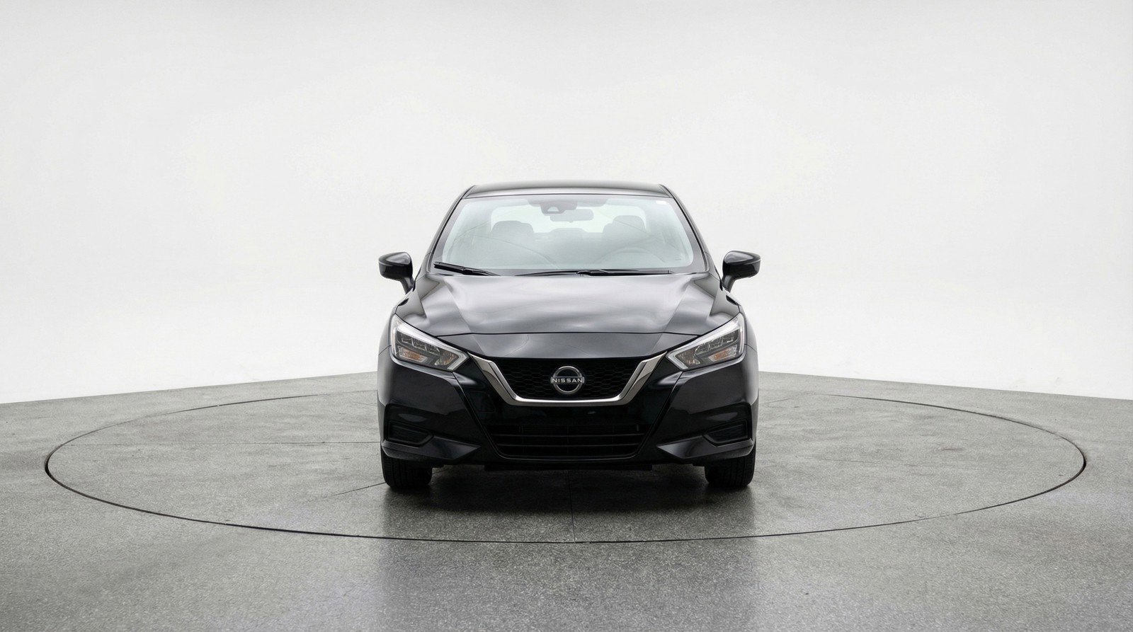 Used 2025 Nissan Versa SV image 2