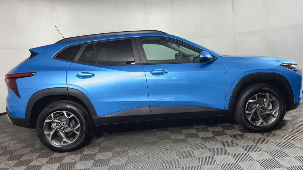 New 2026 Chevrolet Trax LT FWD image 3