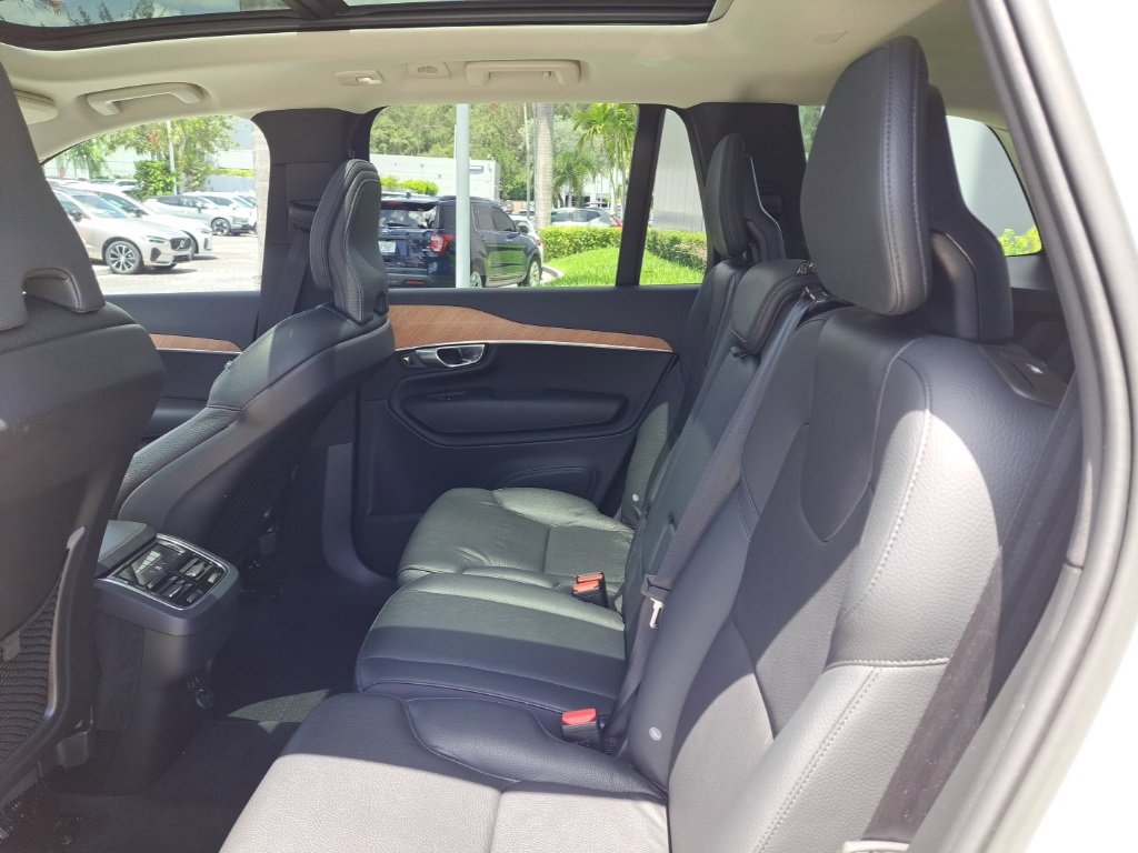 Used 2023 Volvo XC90 B6 Core image 8