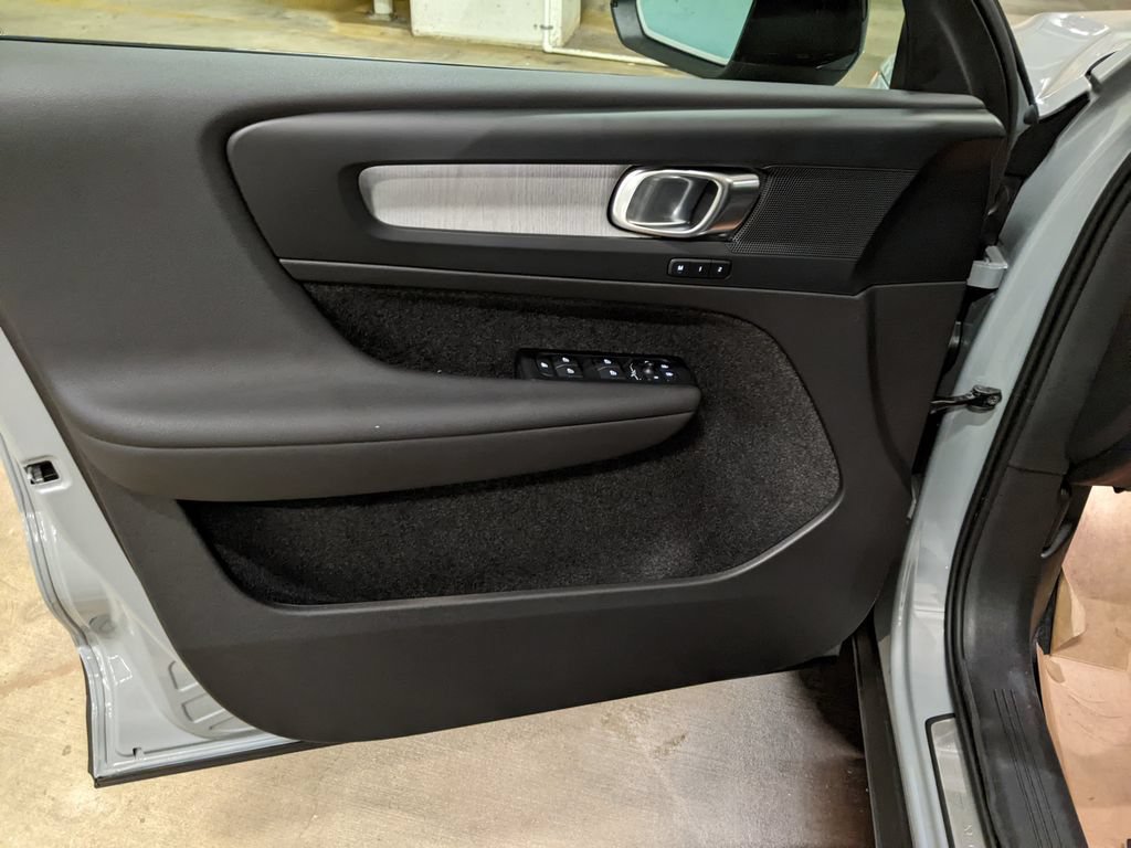 New 2026 Volvo XC40 B5 Core AWD/4WD image 9