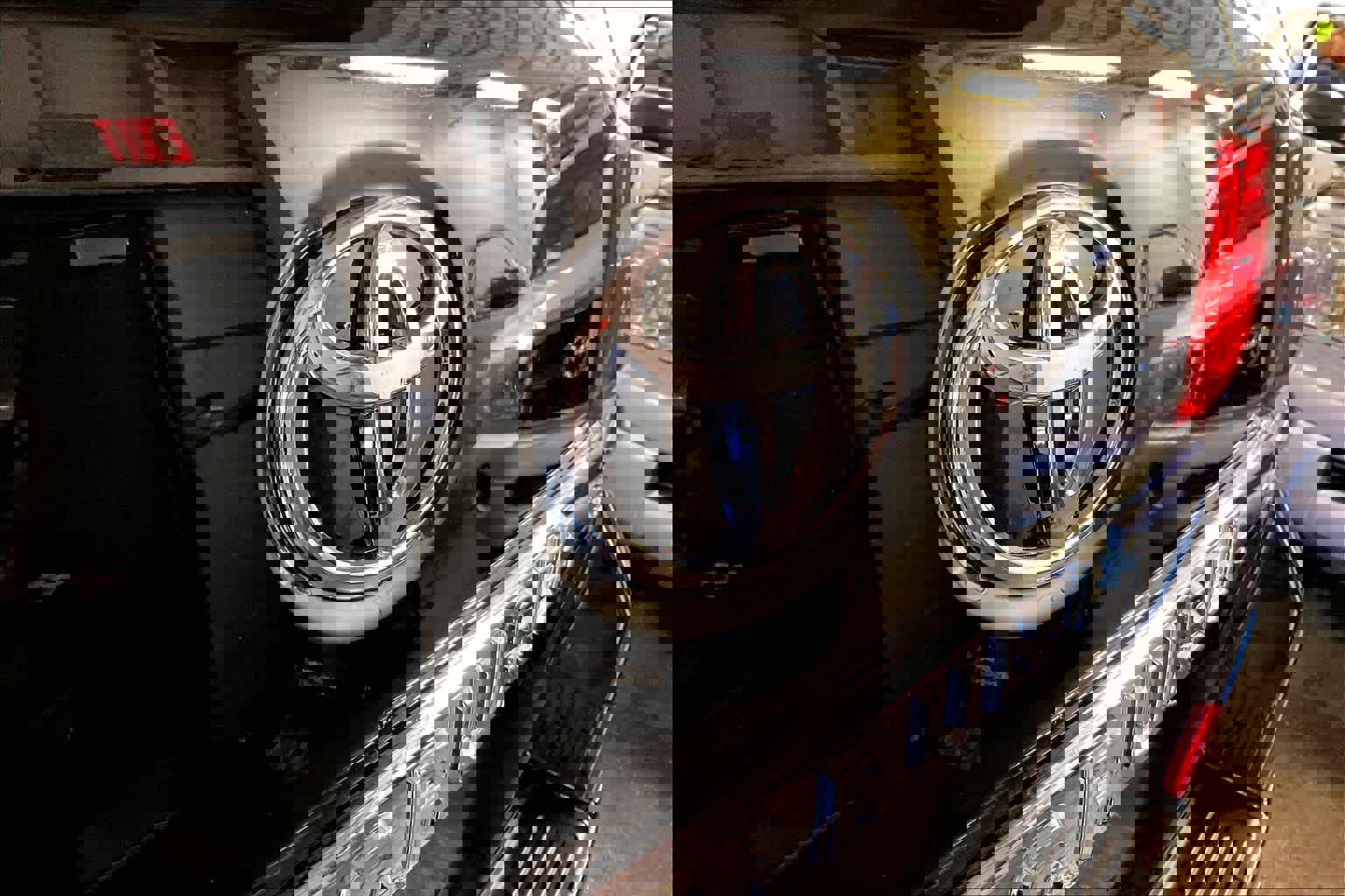 Certified 2017 Toyota Land Cruiser image 29