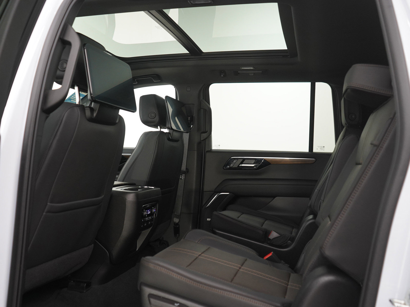 Used 2026 Chevrolet Suburban High Country AWD/4WD image 21