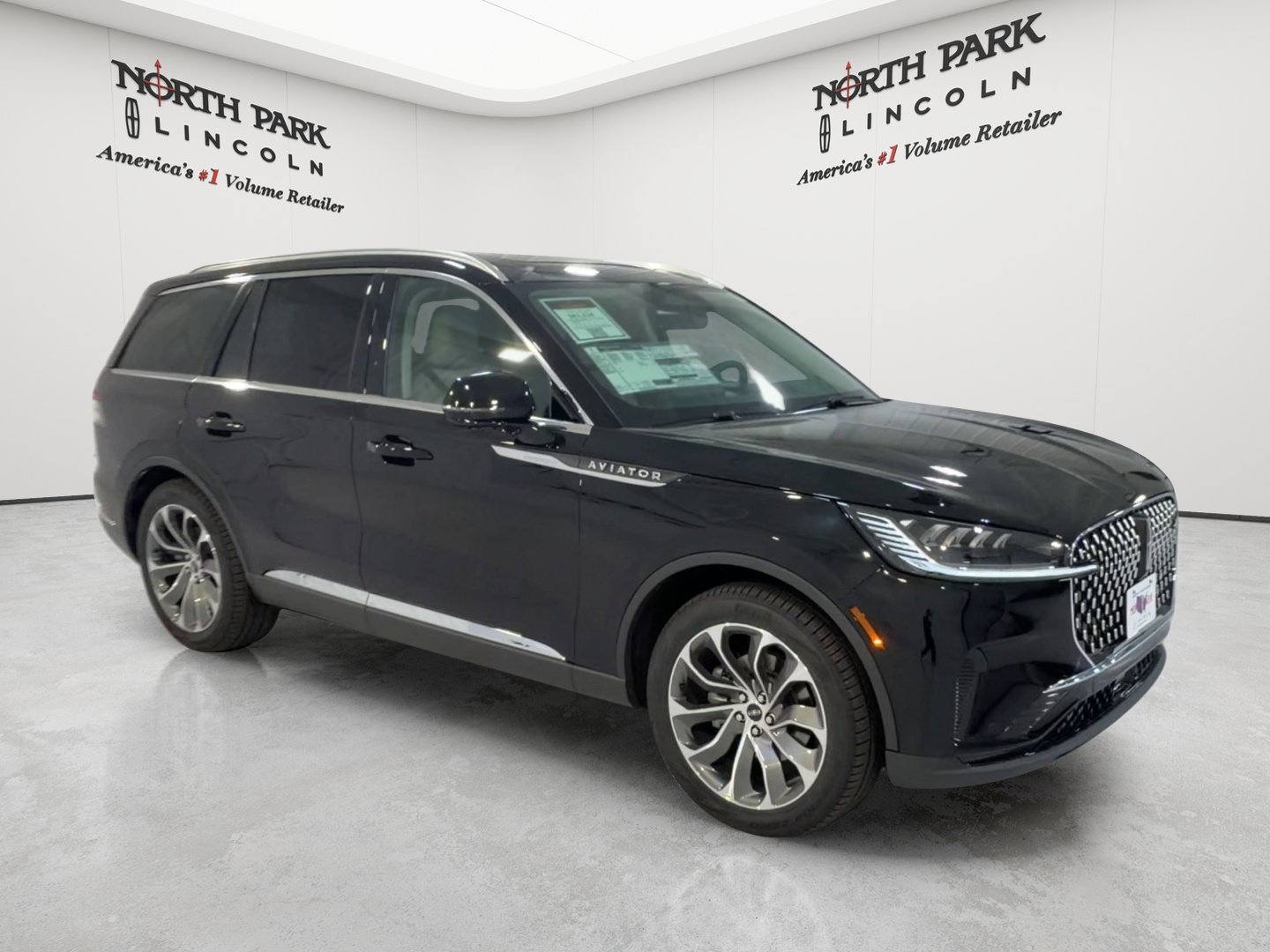 New 2026 Lincoln Aviator 2WD image 3