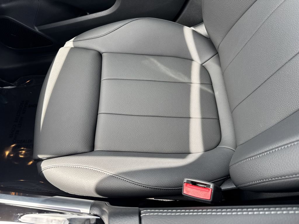 New 2025 Mercedes-Benz GLB 250 4MATIC image 30