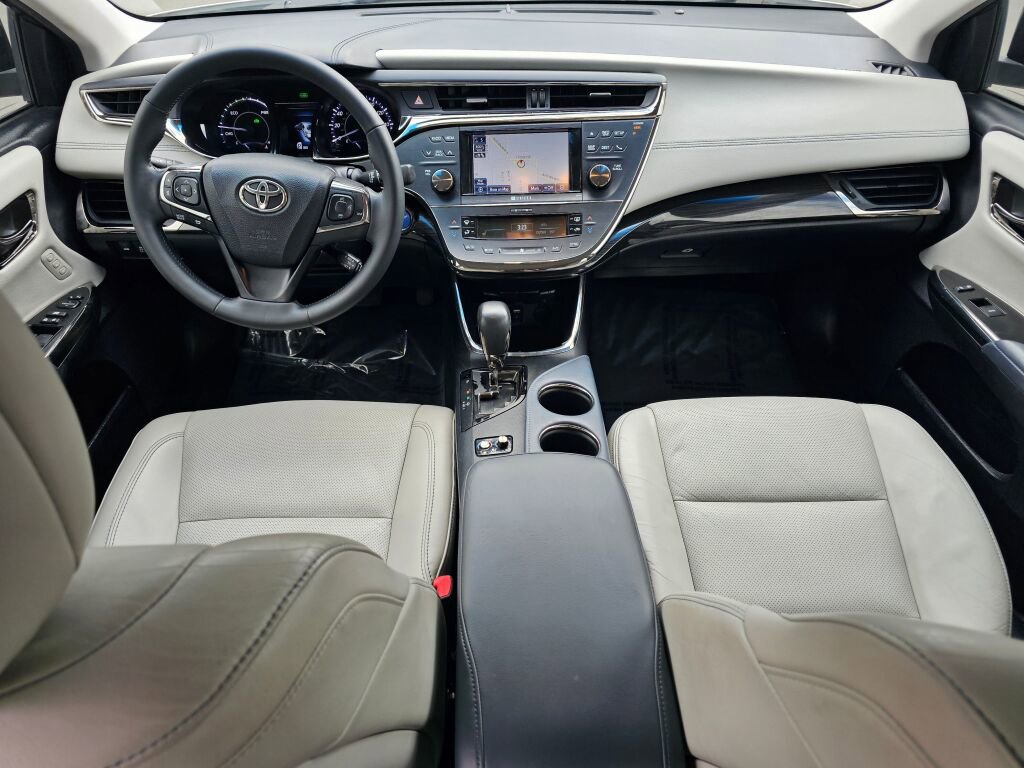 Used 2013 Toyota Avalon Limited image 2
