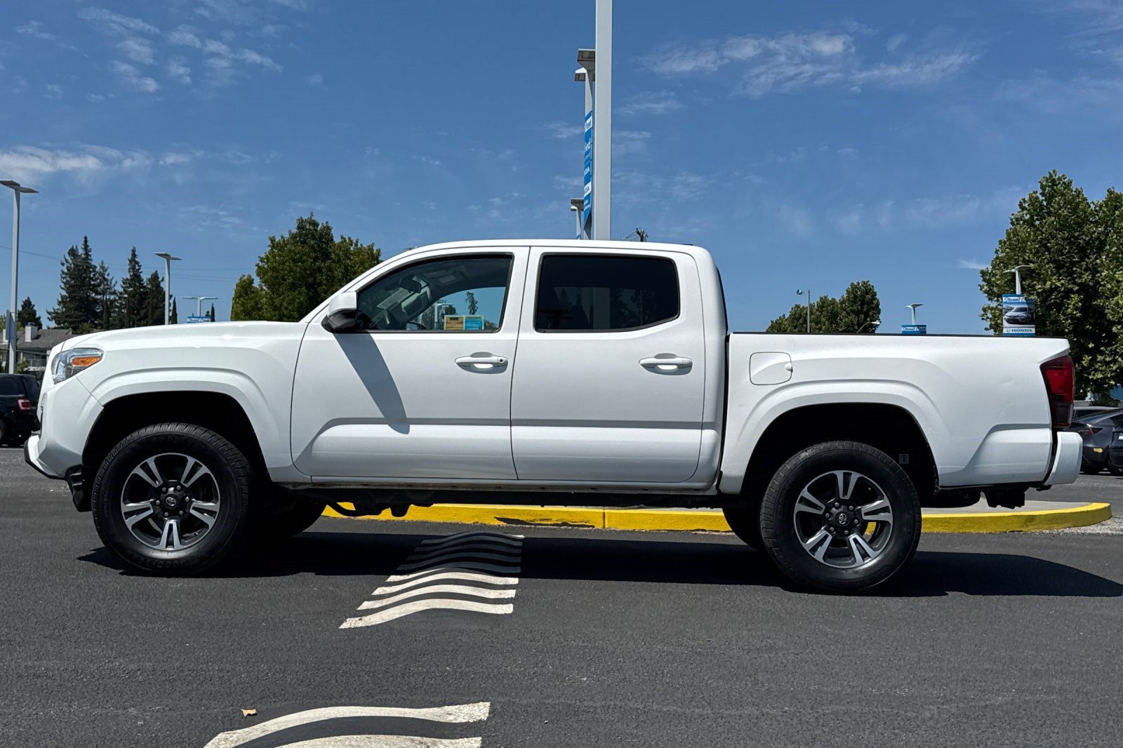 Used 2020 Toyota Tacoma SR AWD/4WD image 2