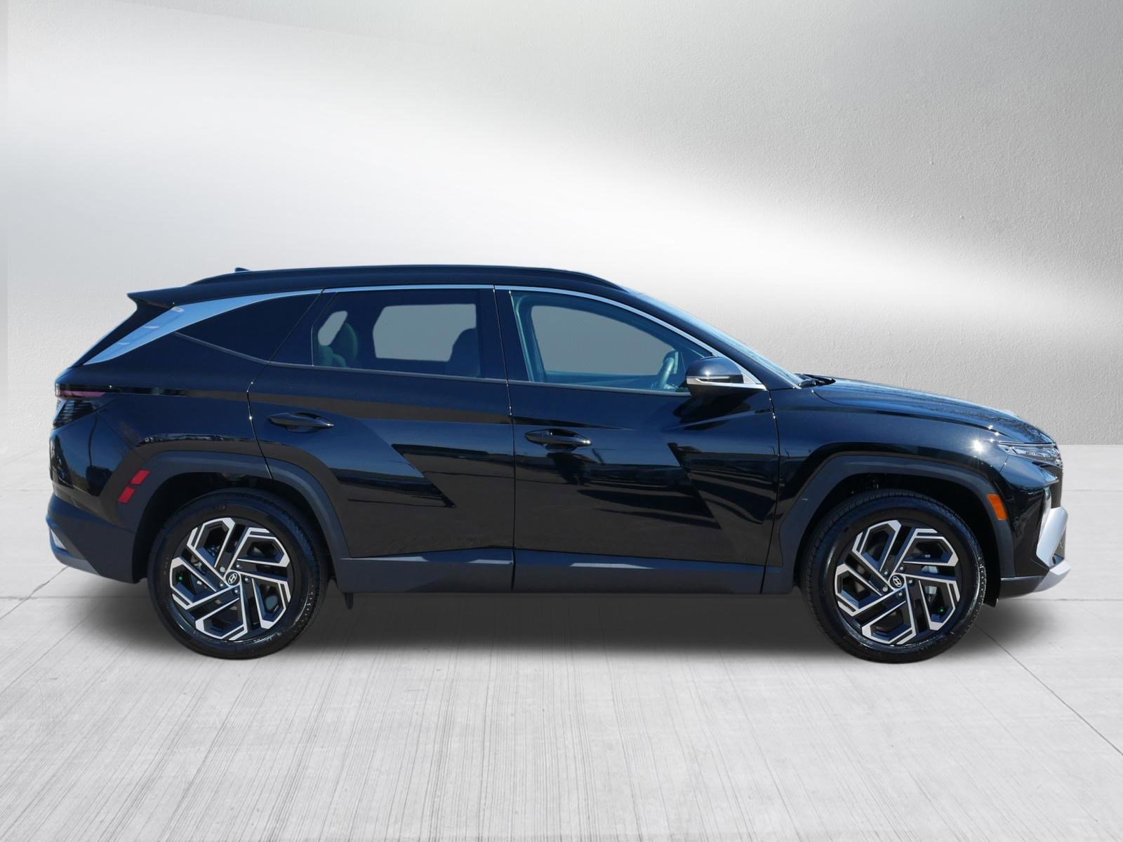 Certified 2025 Hyundai Tucson Limited image 8
