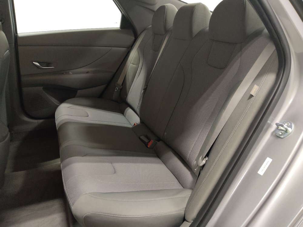 Used 2025 Hyundai Elantra SE FWD image 18