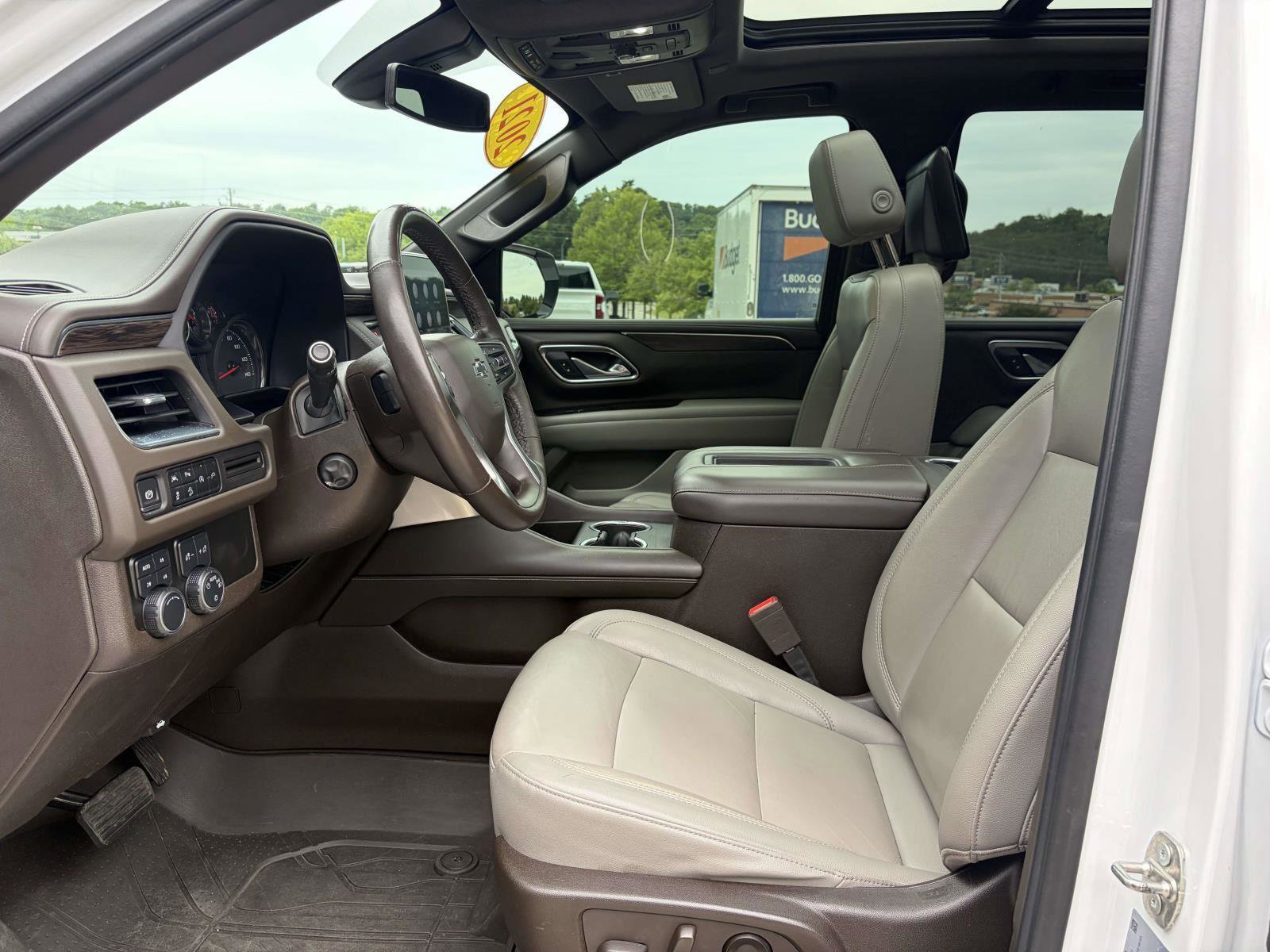 Used 2021 Chevrolet Tahoe Z71 w/ Luxury Package AWD/4WD image 4