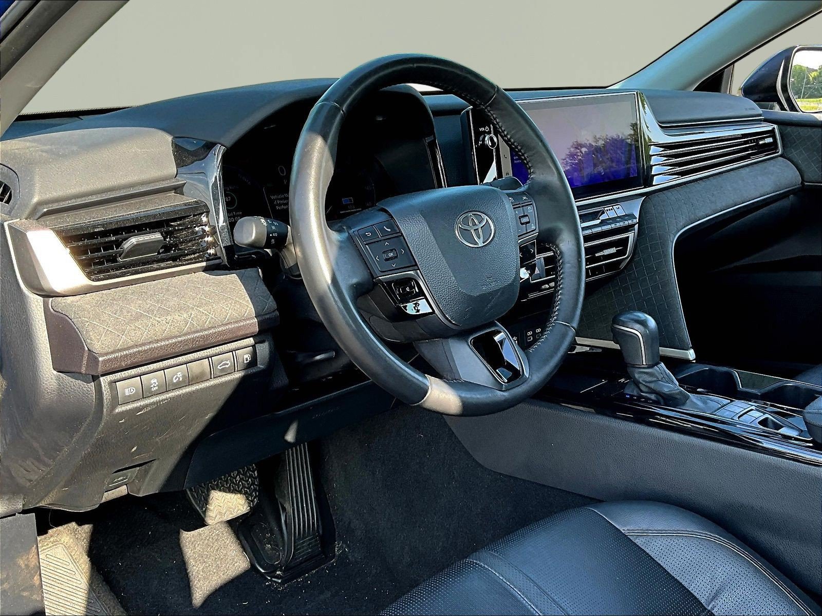 Used 2025 Toyota Camry XLE FWD image 17