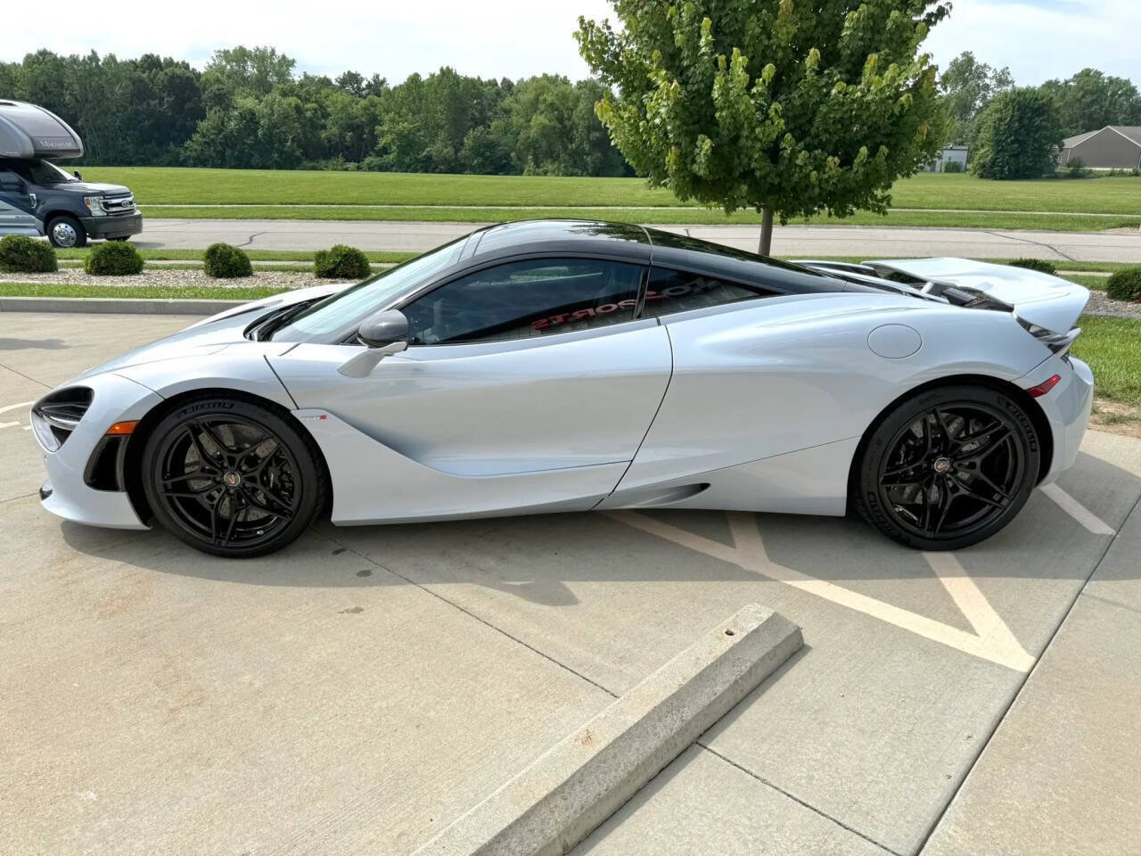 Used 2018 McLaren 720S RWD image 4