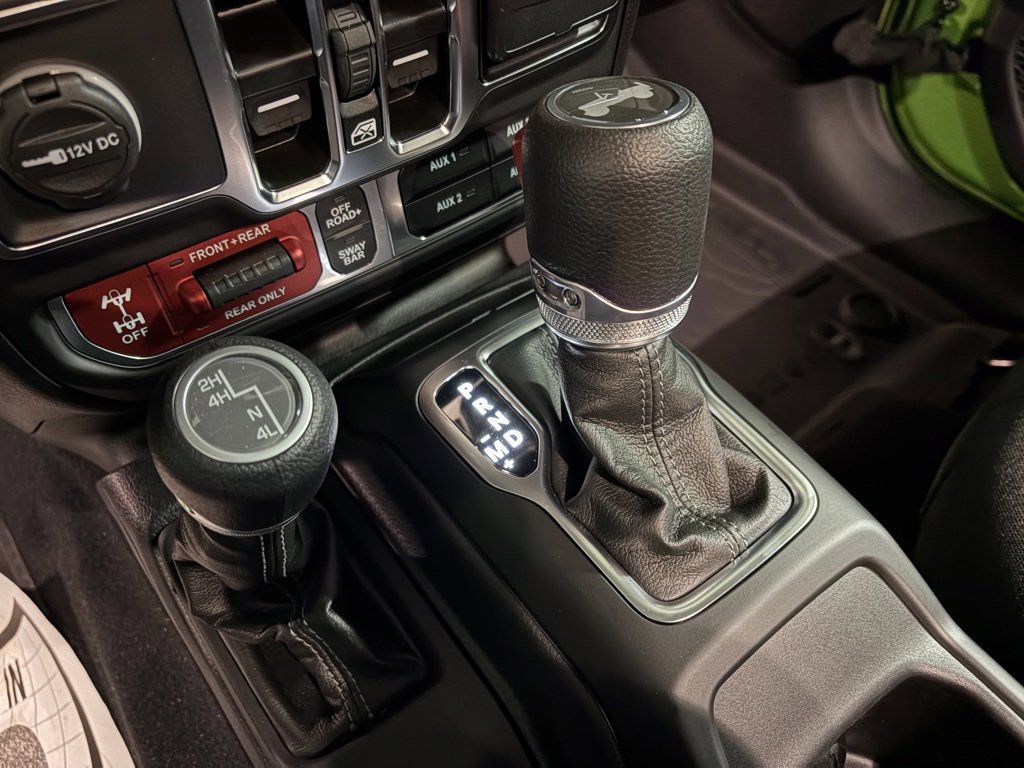 Used 2025 Jeep Wrangler Rubicon w/ Technology Group image 13