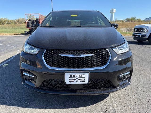 New 2026 Chrysler Pacifica Select image 2