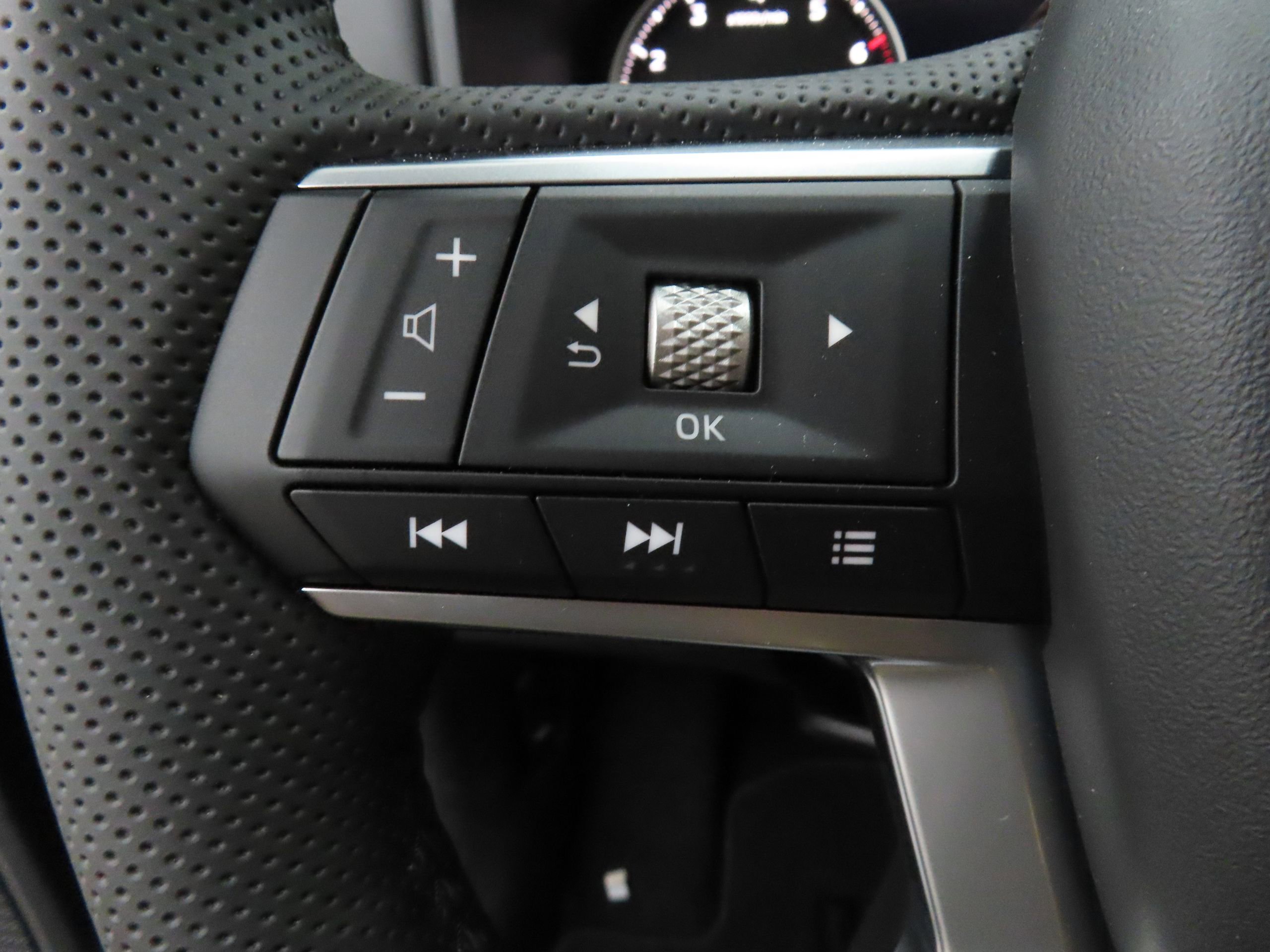New 2026 Mitsubishi Outlander LE FWD image 12