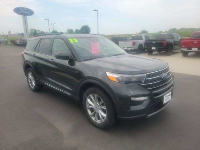 Used 2023 Ford Explorer XLT w/ Equipment Group 202A image 7