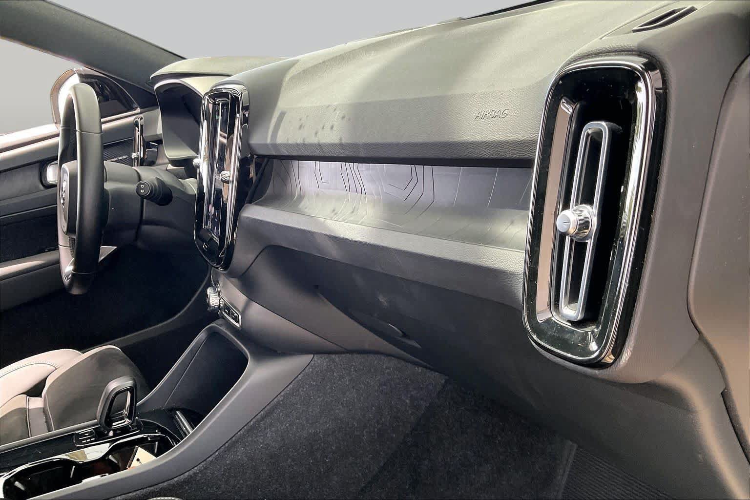 Used 2023 Volvo XC40 Recharge Ultimate AWD/4WD image 17