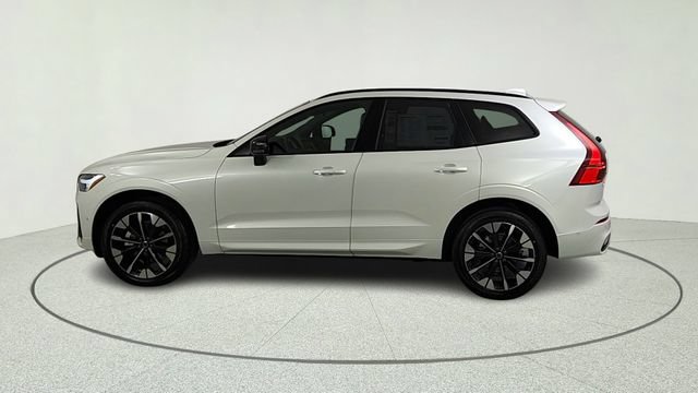 New 2026 Volvo XC60 B5 Plus w/ Climate Package AWD/4WD image 4