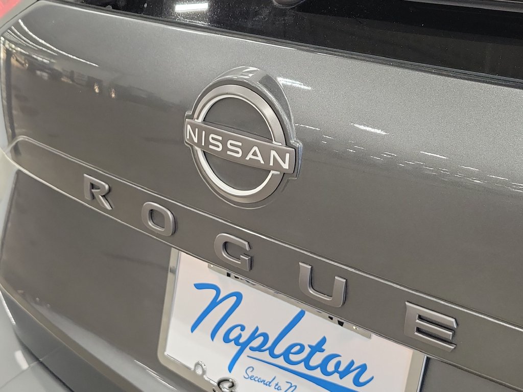 Used 2025 Nissan Rogue SV AWD/4WD image 7