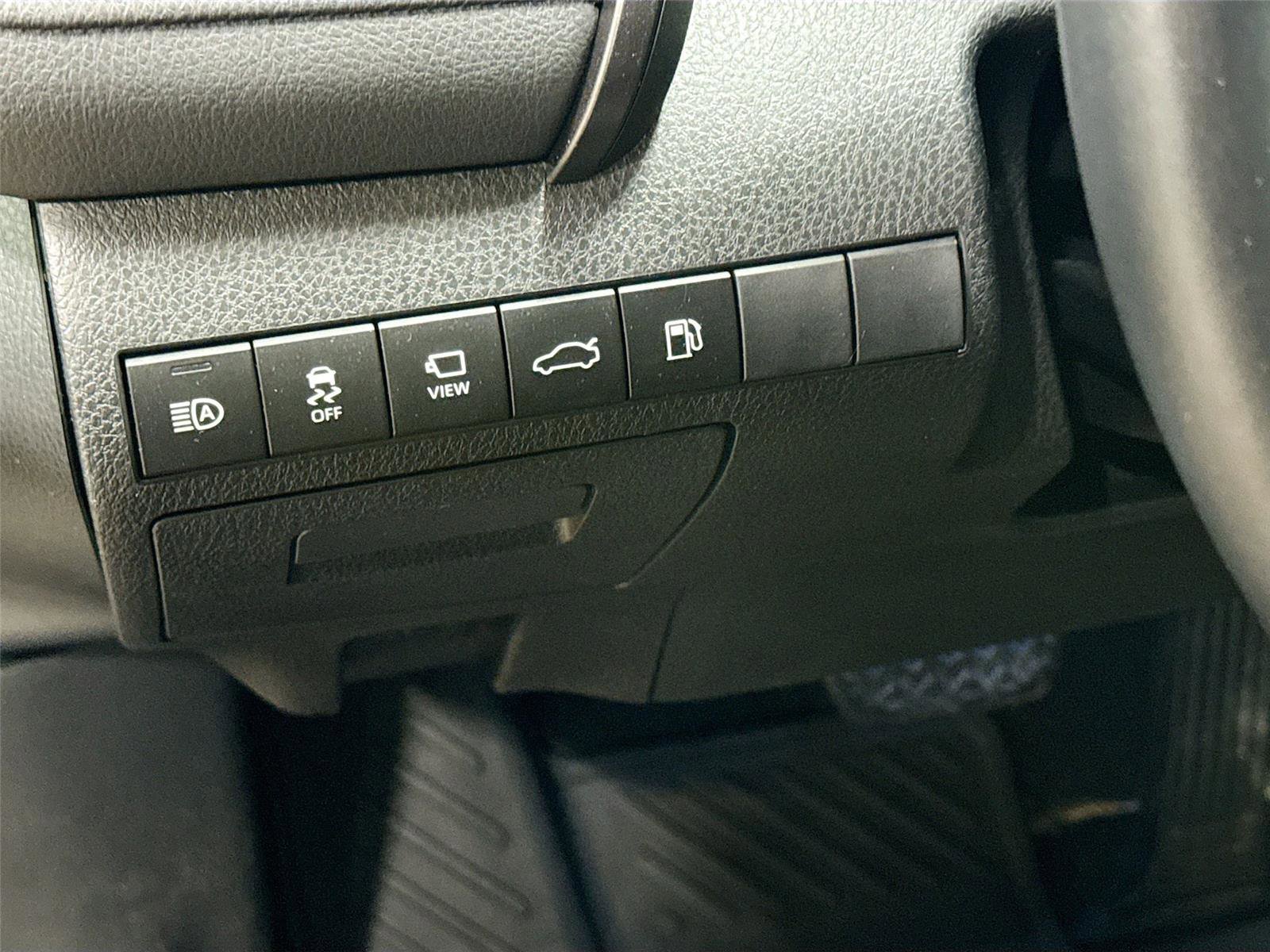 Used 2018 Toyota Camry XLE w/ Audio Package image 9