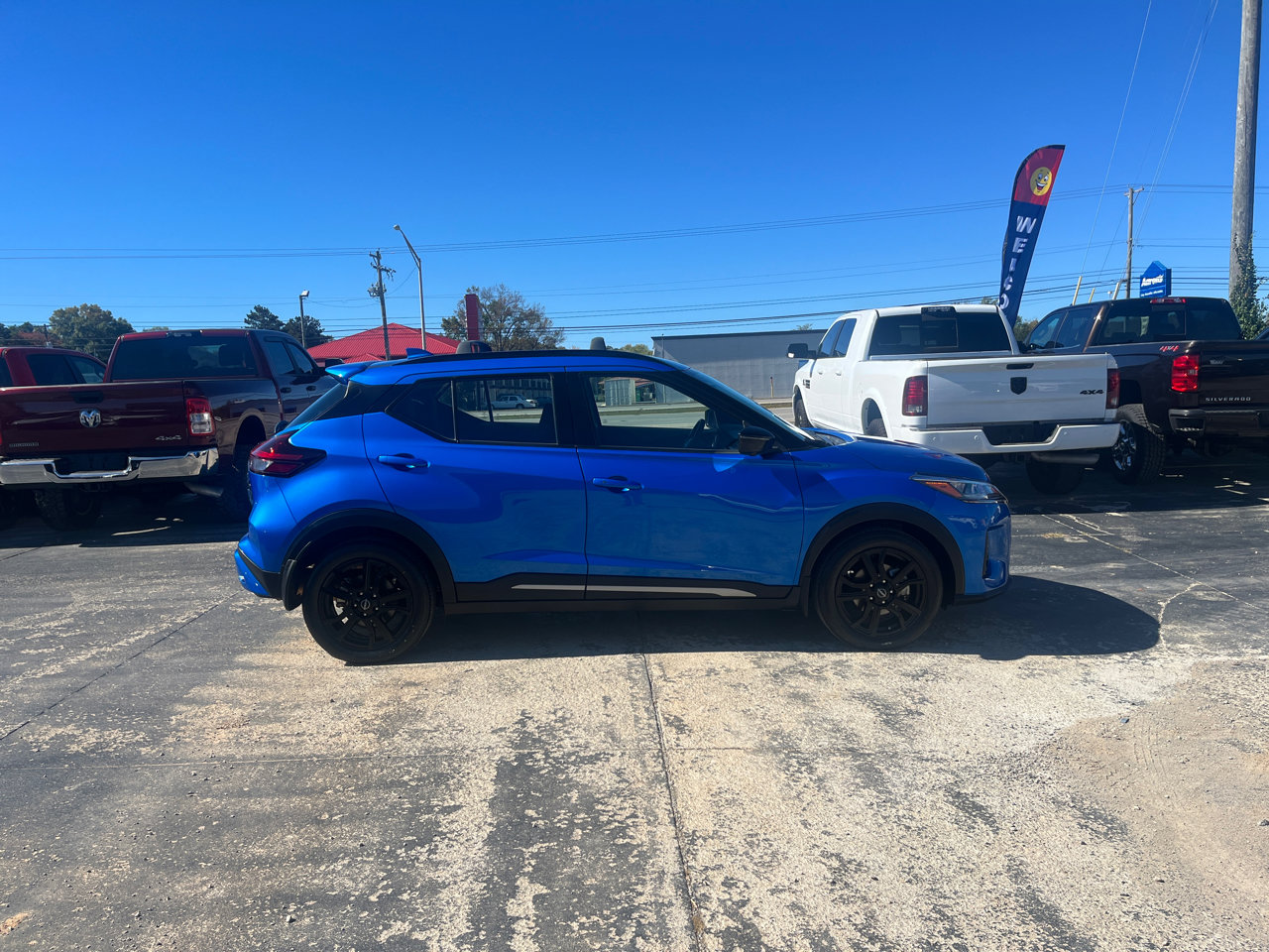 Used 2023 Nissan Kicks SR image 2