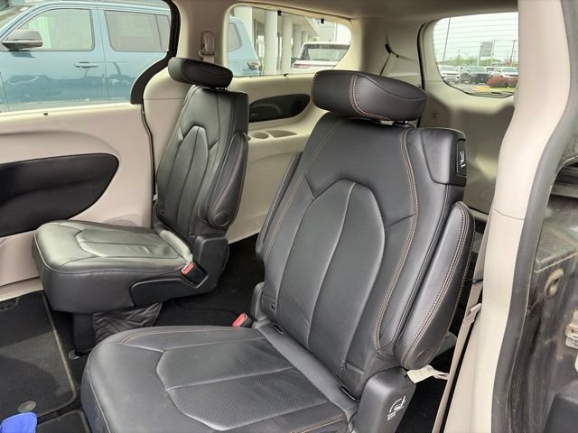 Used 2019 Chrysler Pacifica Touring-L Plus FWD image 7