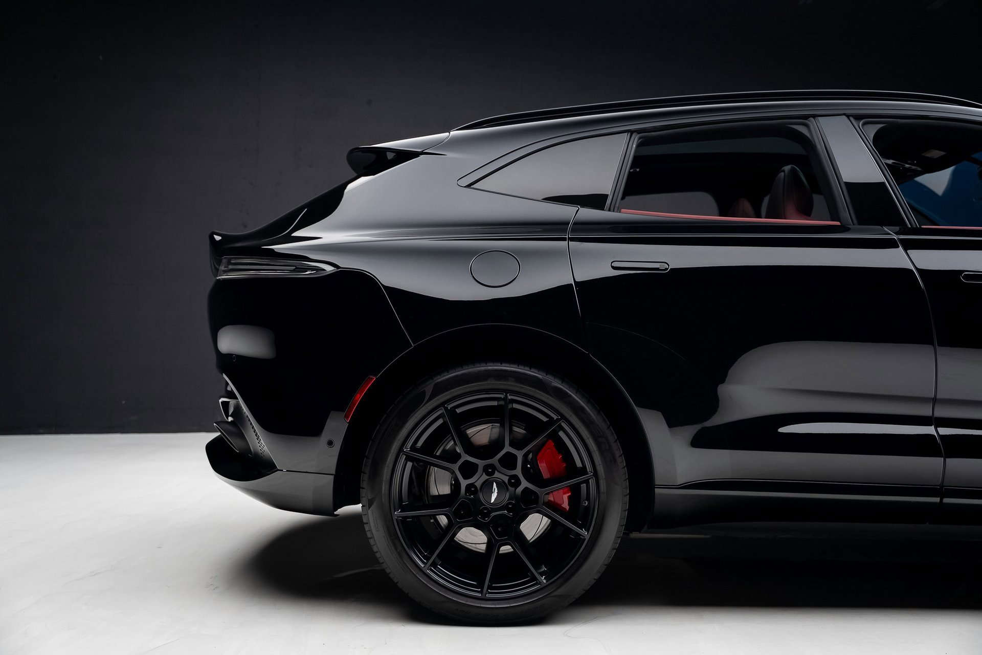 Used 2021 Aston Martin DBX image 36