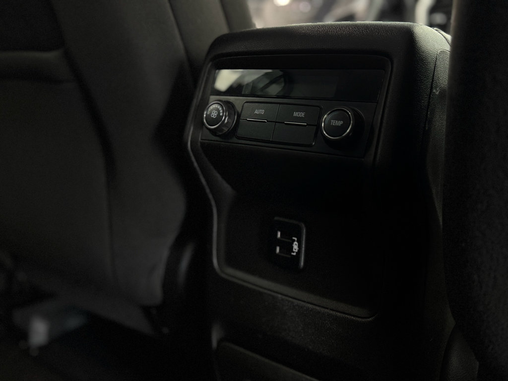 Used 2017 GMC Acadia SLE image 27