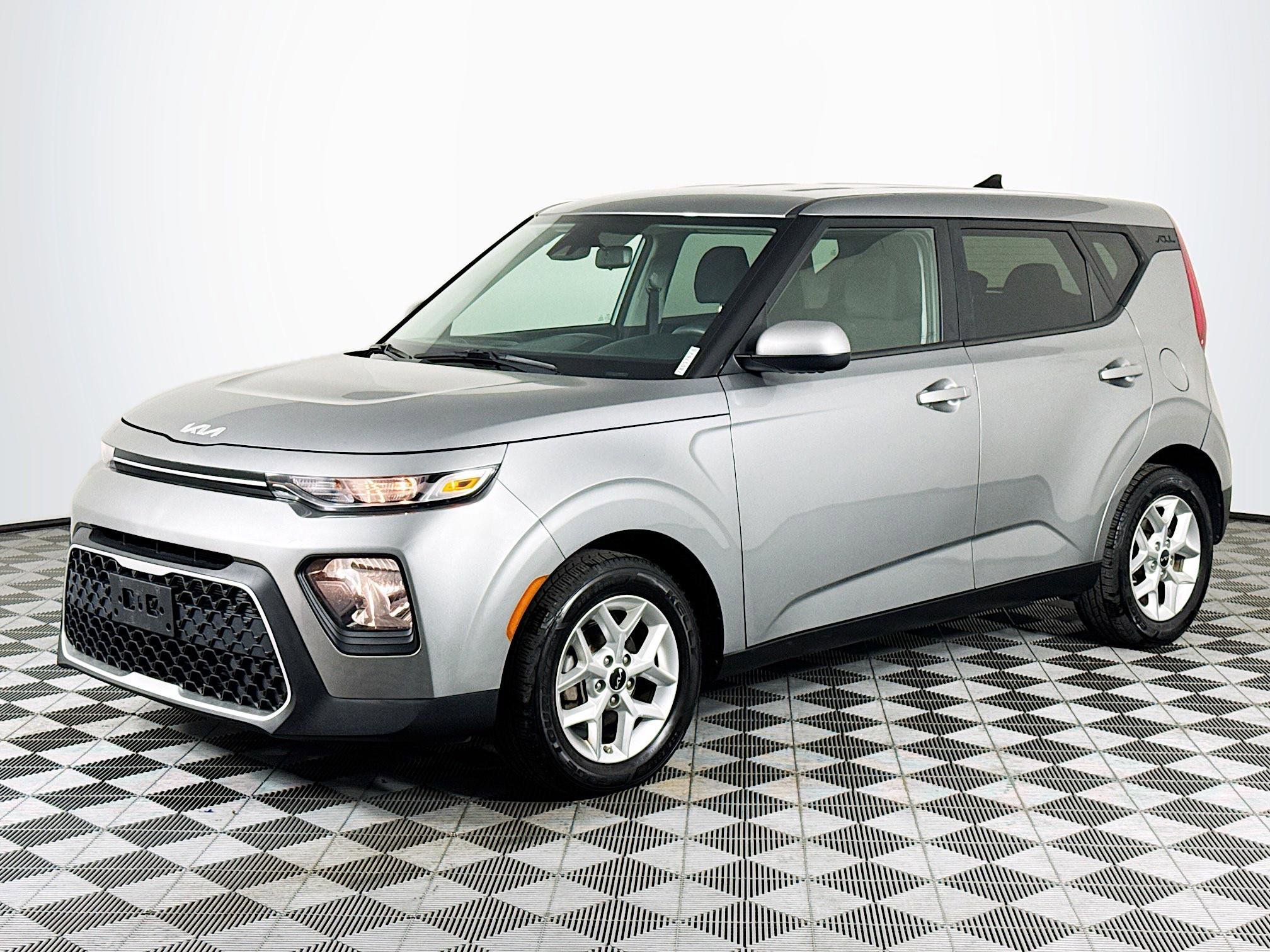 Used 2022 Kia Soul LX w/ Technology Package image 4