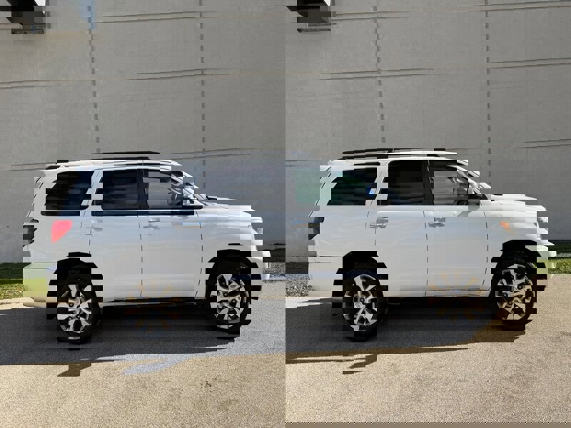 Used 2017 Toyota Sequoia Limited image 24