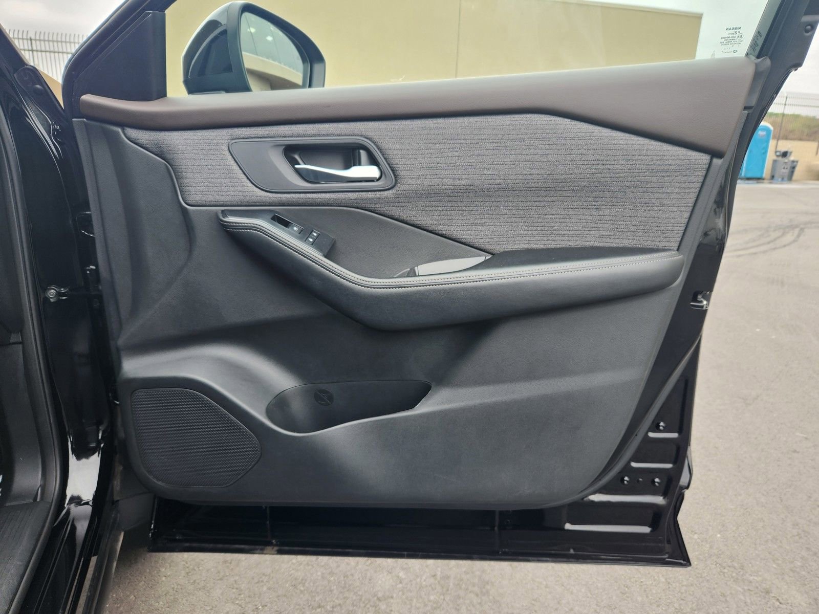 Used 2023 Nissan Rogue SV FWD image 27
