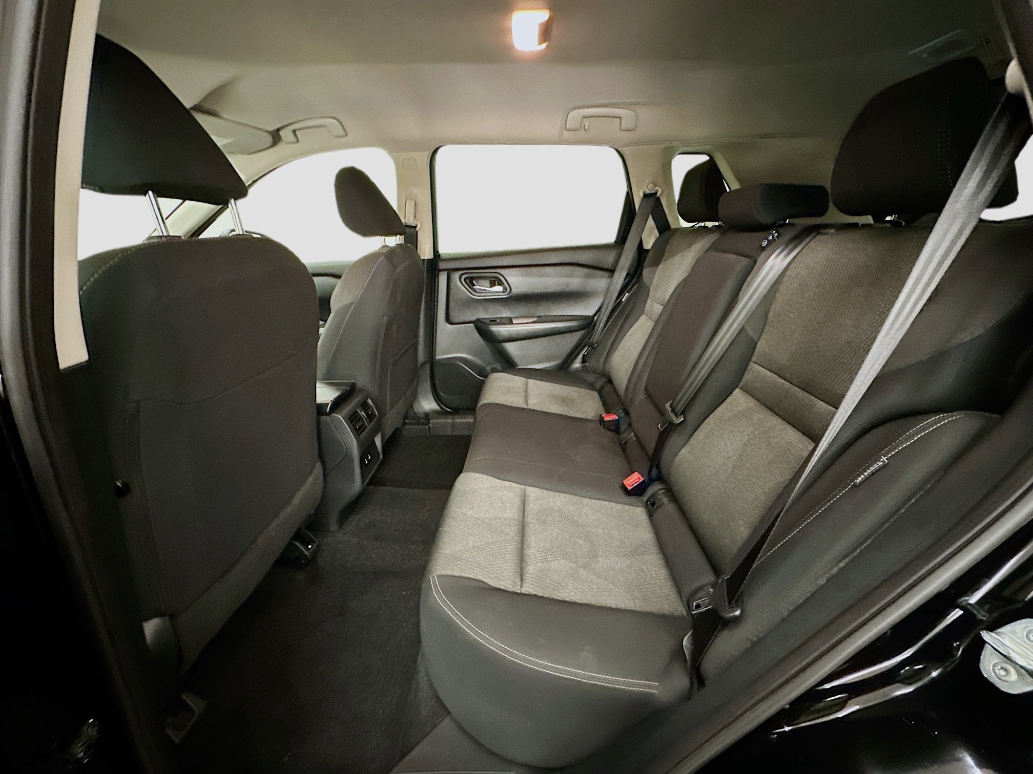 Used 2025 Nissan Rogue SV image 28