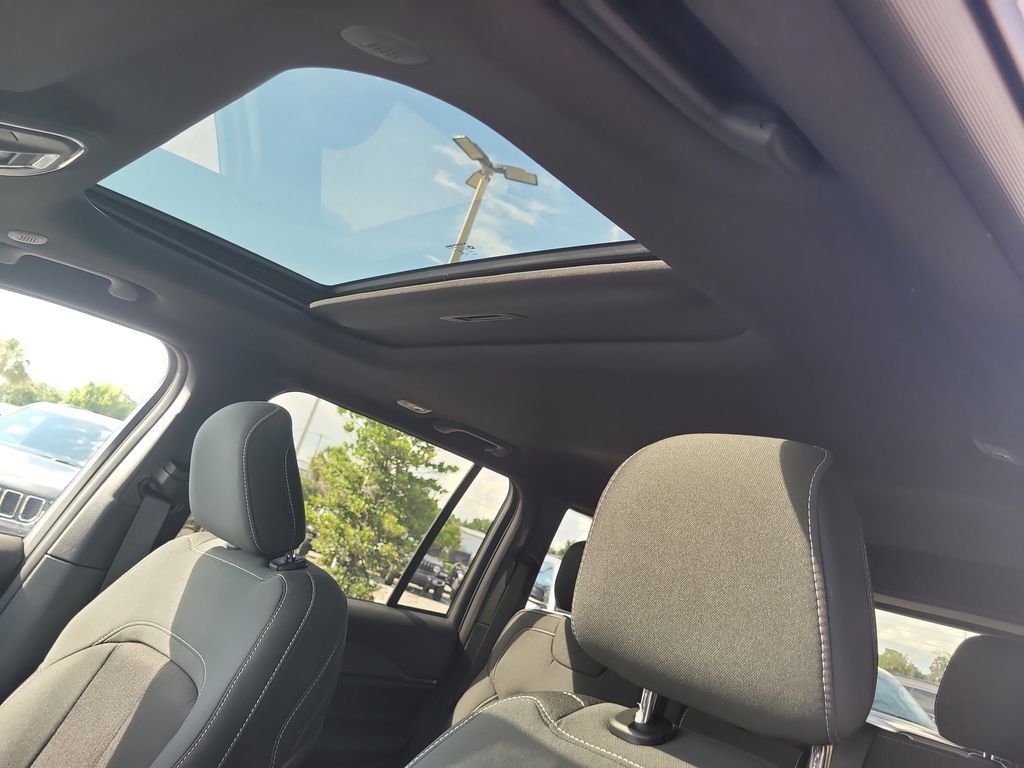 New 2026 Jeep Grand Cherokee Laredo X RWD image 24