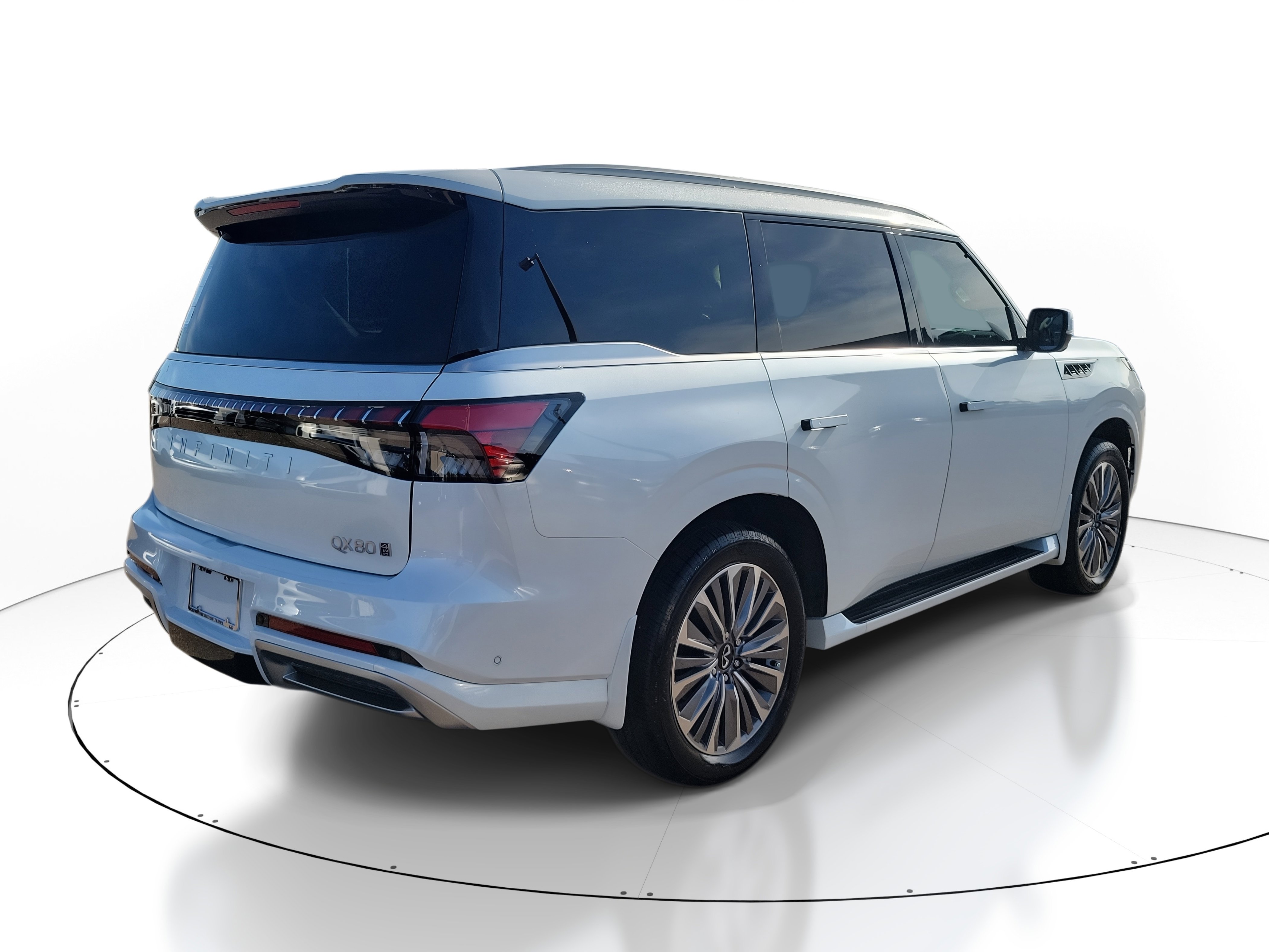 New 2026 INFINITI QX80 Luxe image 3