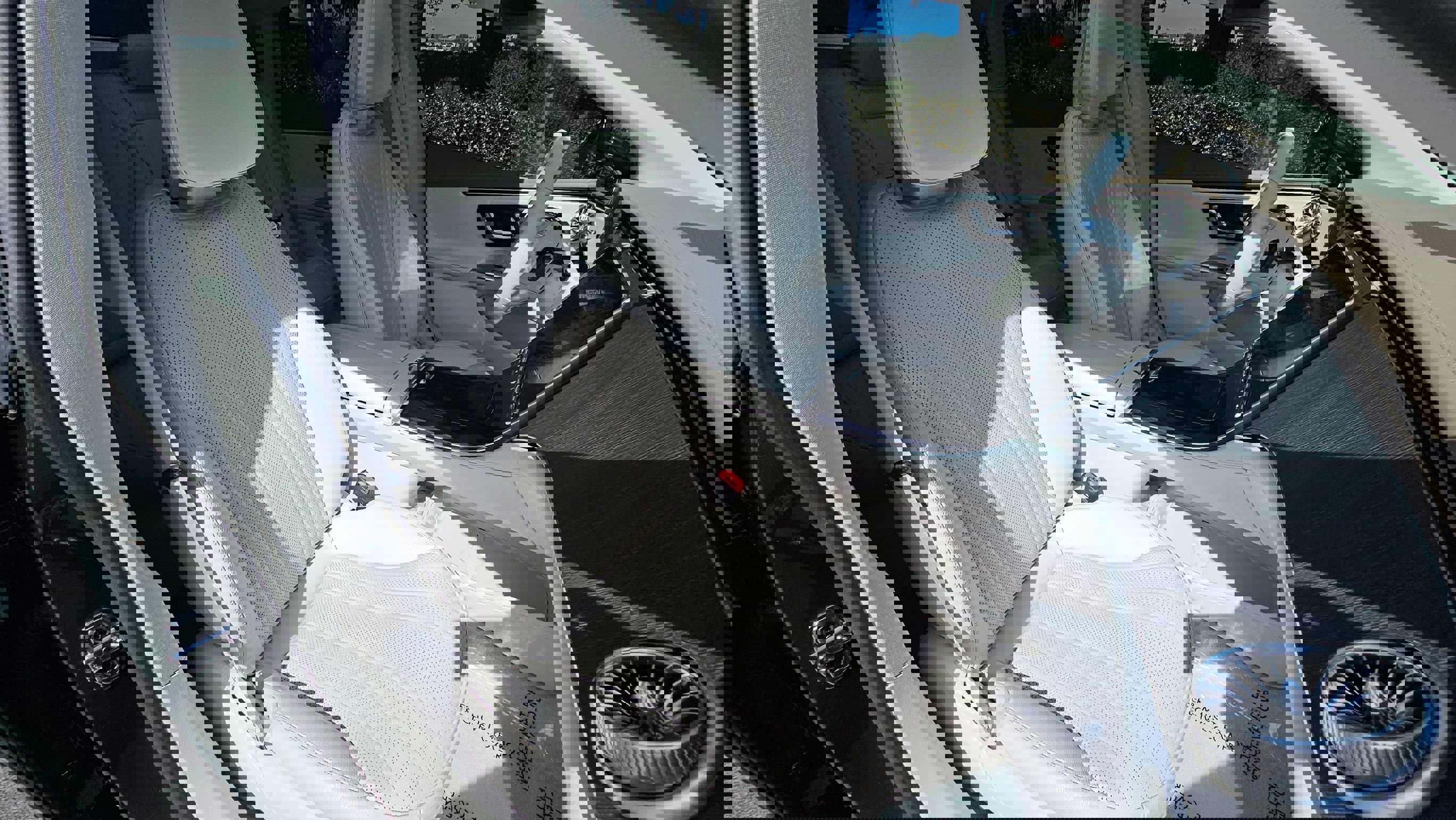 Used 2023 Mercedes-Benz EQE 500 4MATIC Sedan w/ Exclusive Trim Package image 36