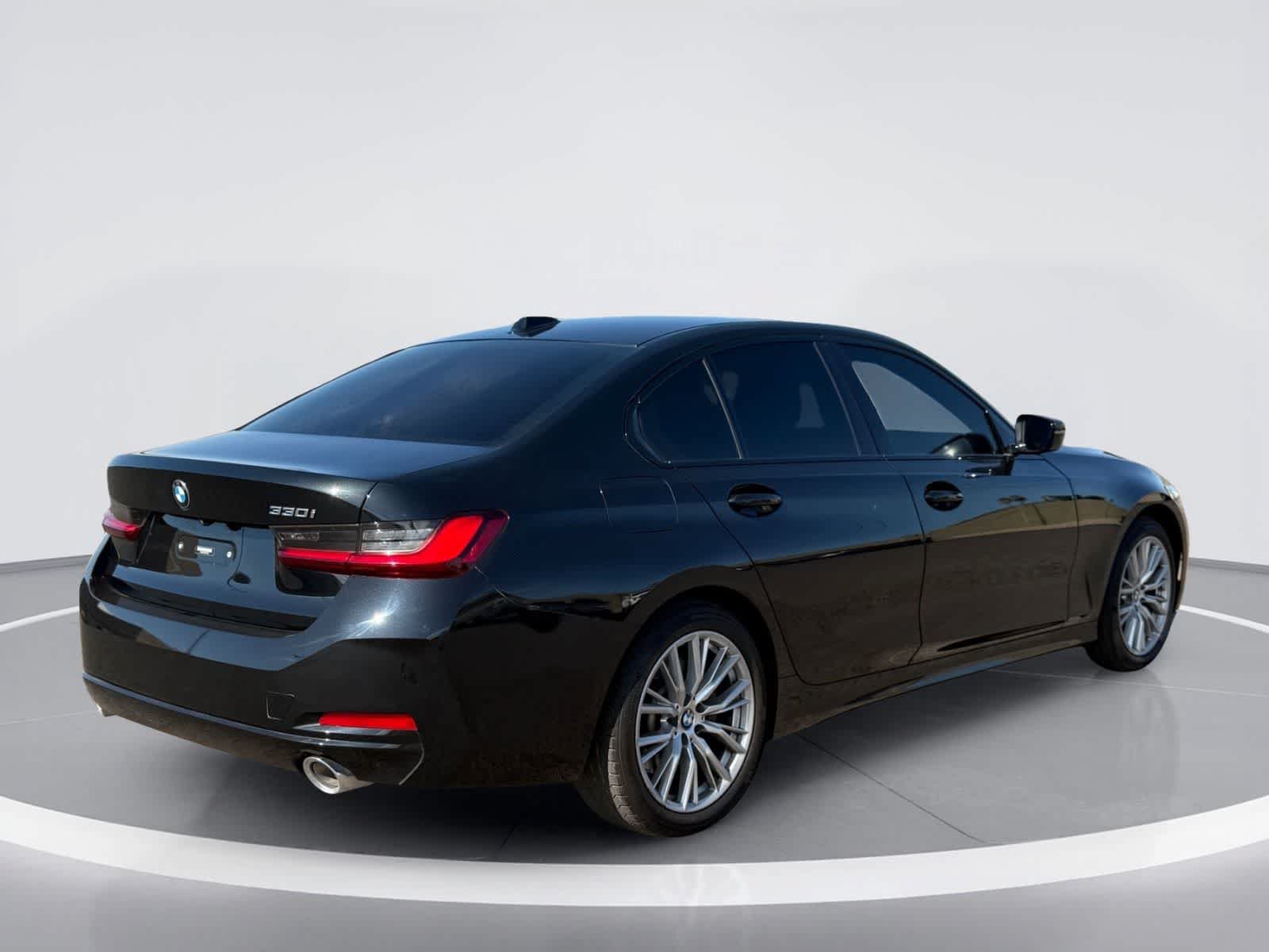 Used 2023 BMW 330i Sedan RWD image 4