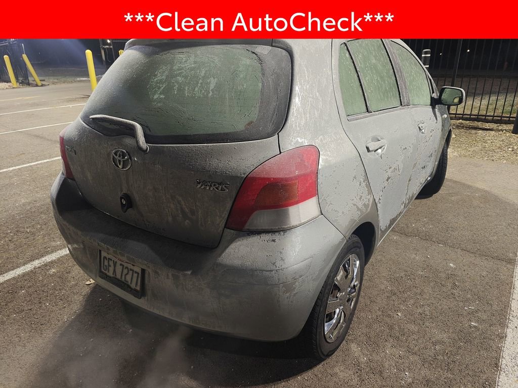Used 2010 Toyota Yaris 4-Door Hatchback image 4
