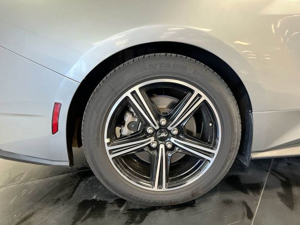 Used 2025 Ford Mustang Premium RWD image 10