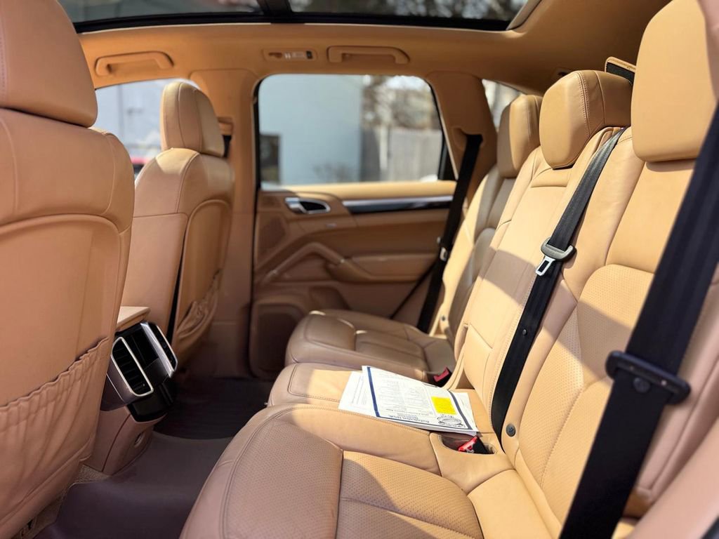 Used 2016 Porsche Cayenne image 22