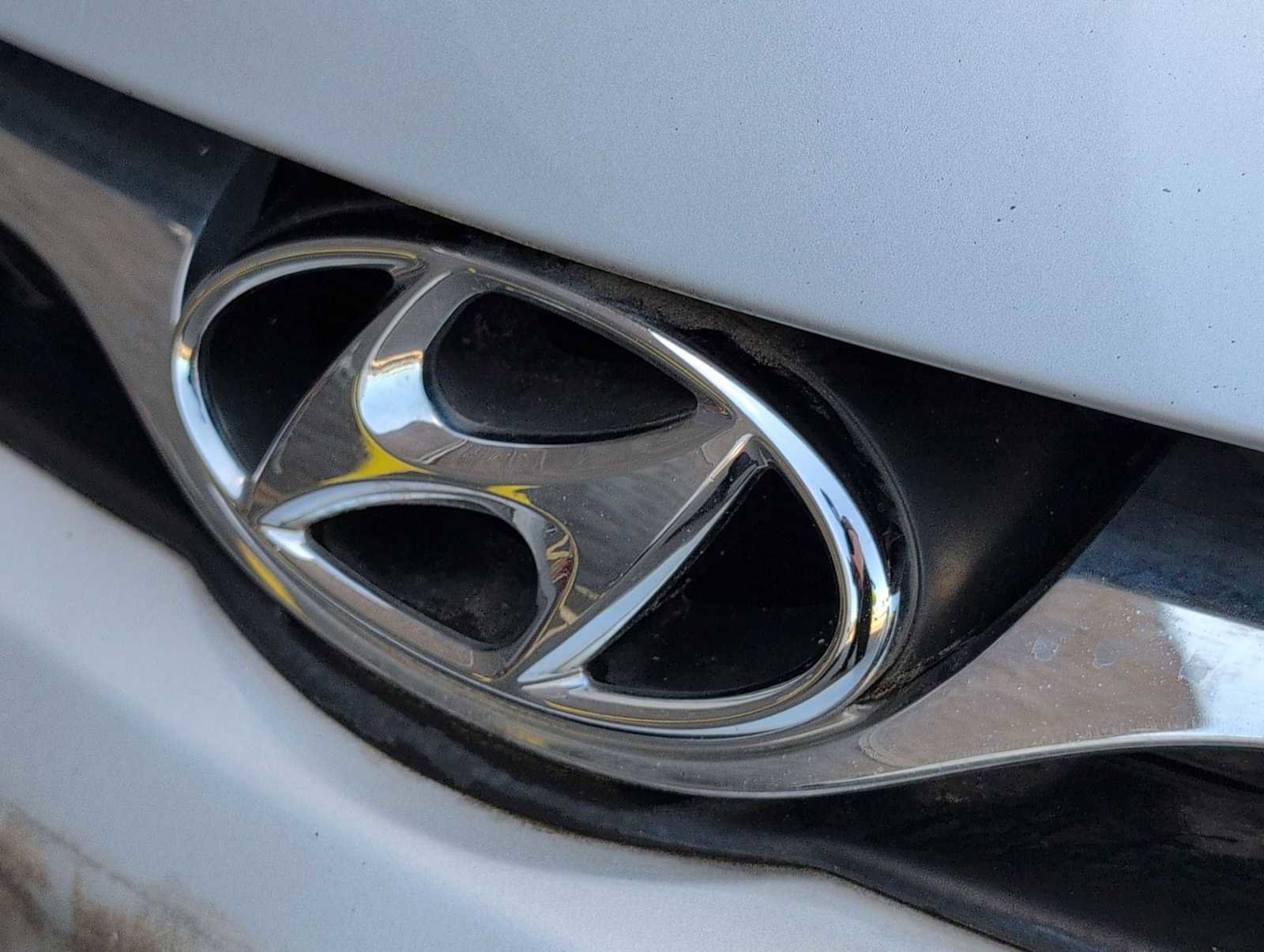 Used 2013 Hyundai Elantra GLS w/ Preferred Pkg image 12